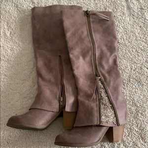 6.5 lace leather boot Not Rated